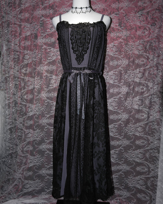 [Axes Femme] Ebony Petal Lace Dress
