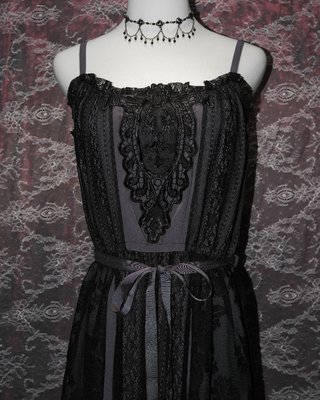 [Axes Femme] Ebony Petal Lace Dress