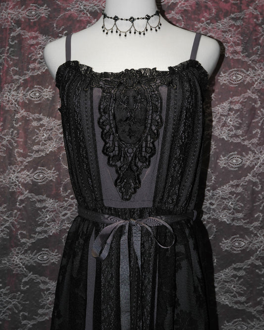 [Axes Femme] Ebony Petal Lace Dress