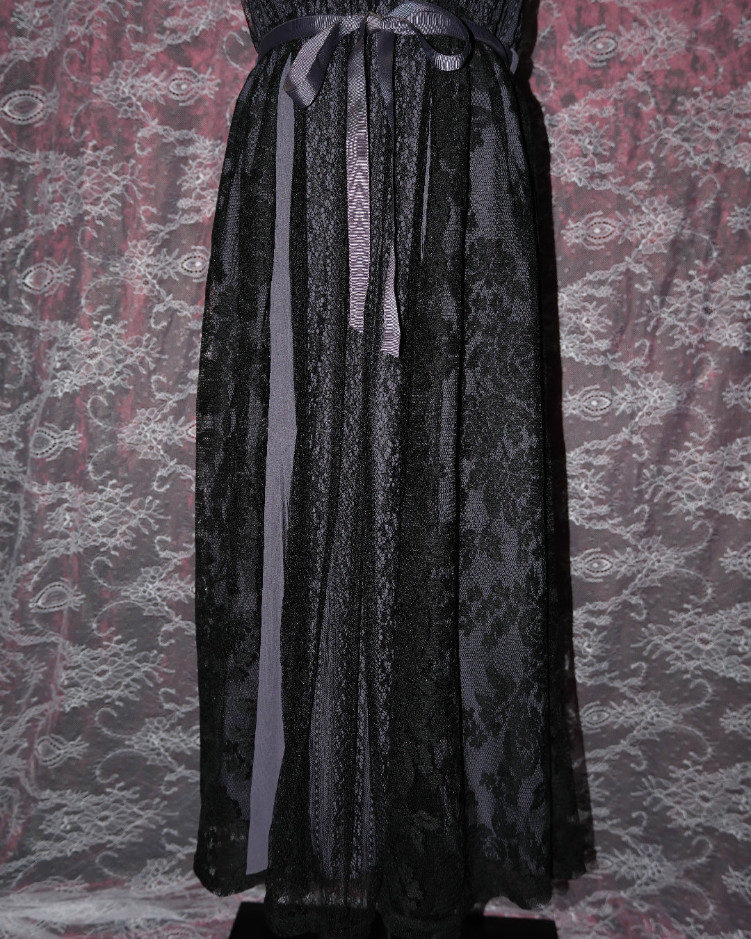 [Axes Femme] Ebony Petal Lace Dress