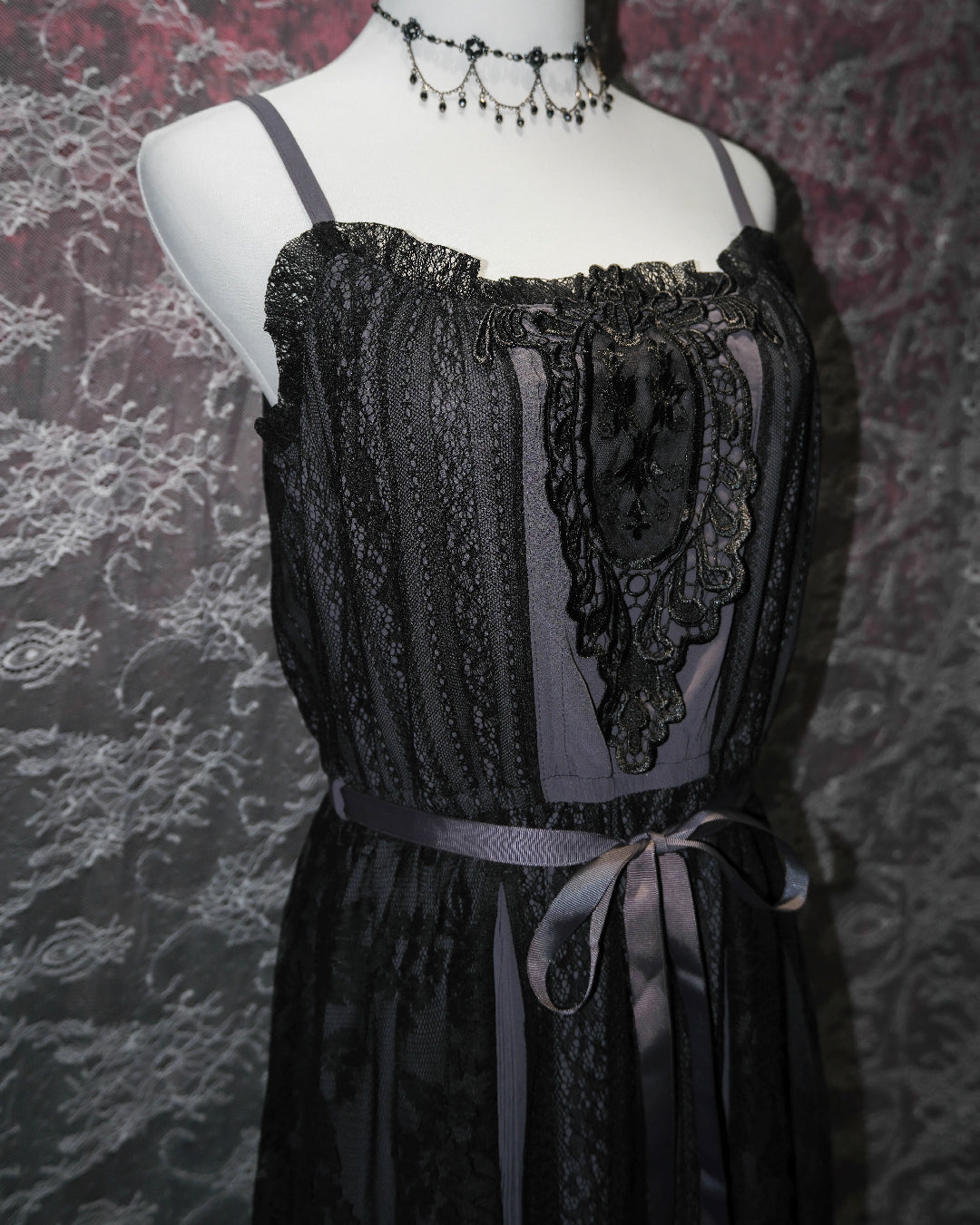 [Axes Femme] Ebony Petal Lace Dress