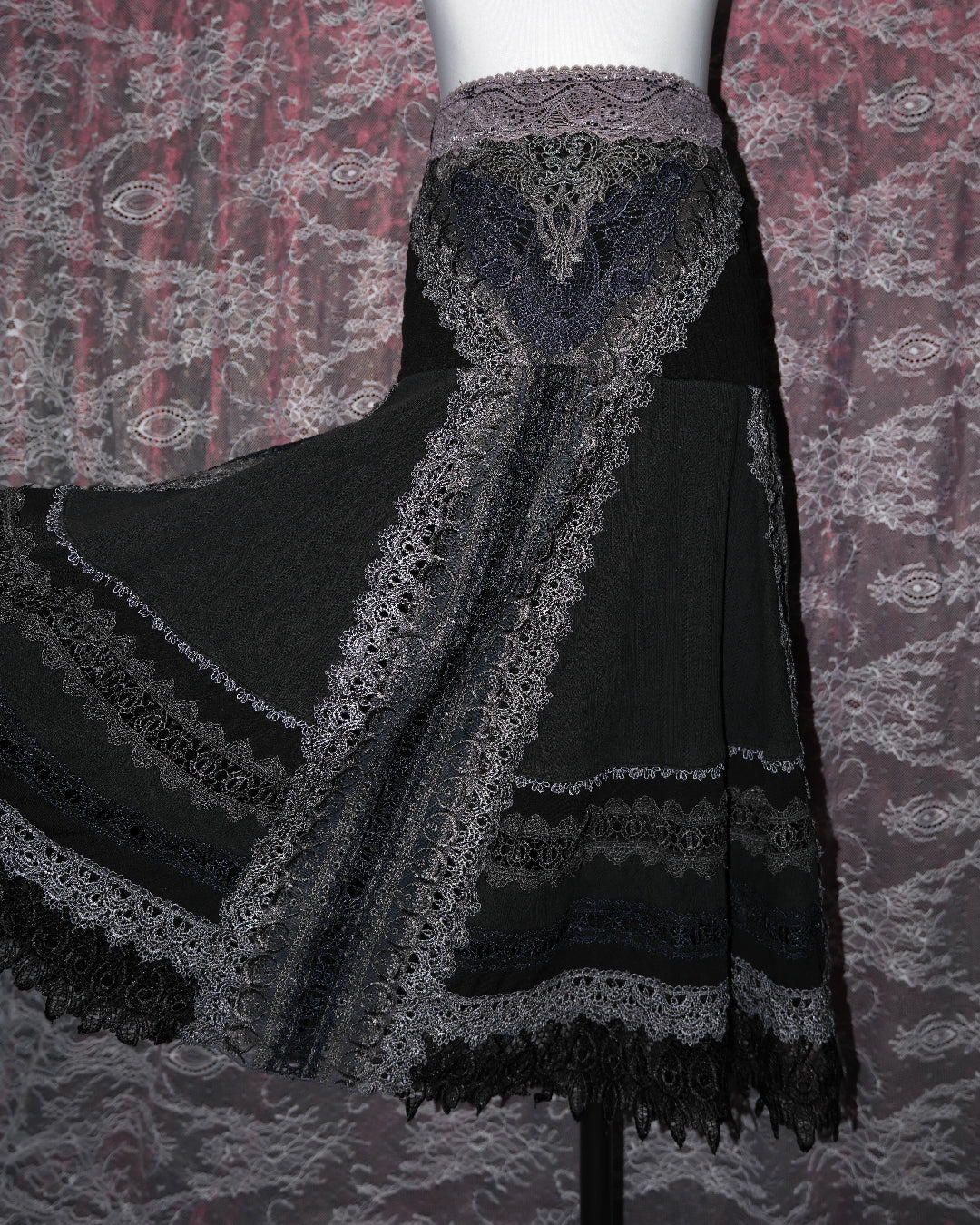 [Ozz on Japan] Midnight Ebony Lace Skirt