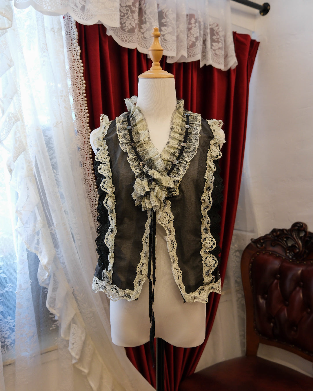 Pebble Lace Ruffle Vest
