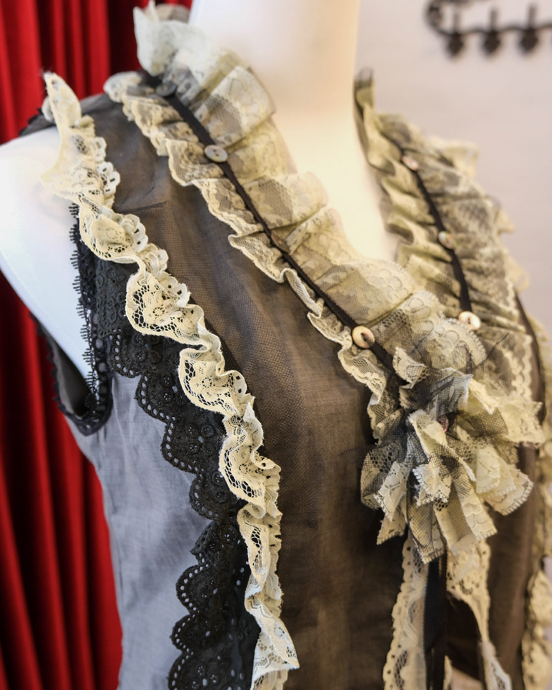 Pebble Lace Ruffle Vest