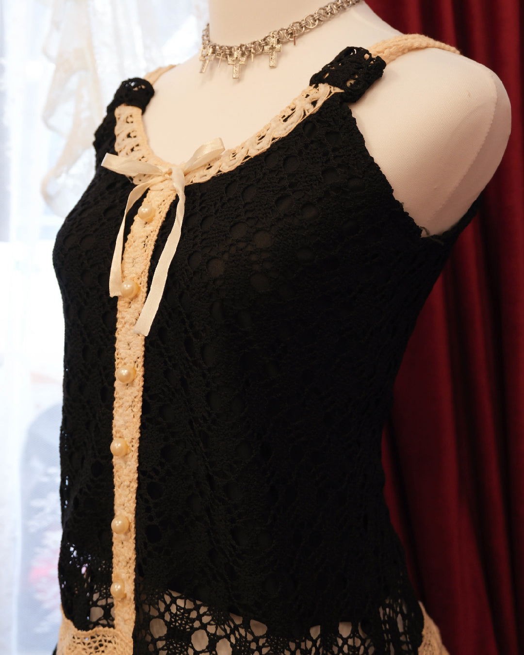 [Hong Kong] Gothic Black Ribbon Camisole