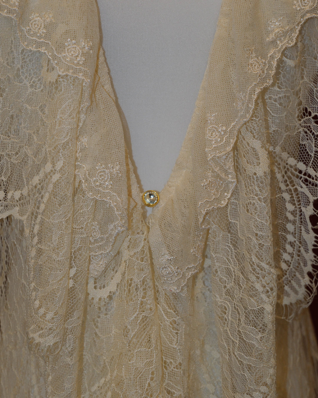 [Axes Femme] Cream Lacey Outer