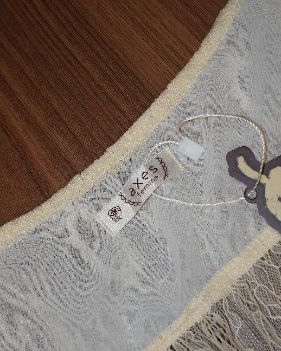 [Axes Femme] Cream Lacey Outer