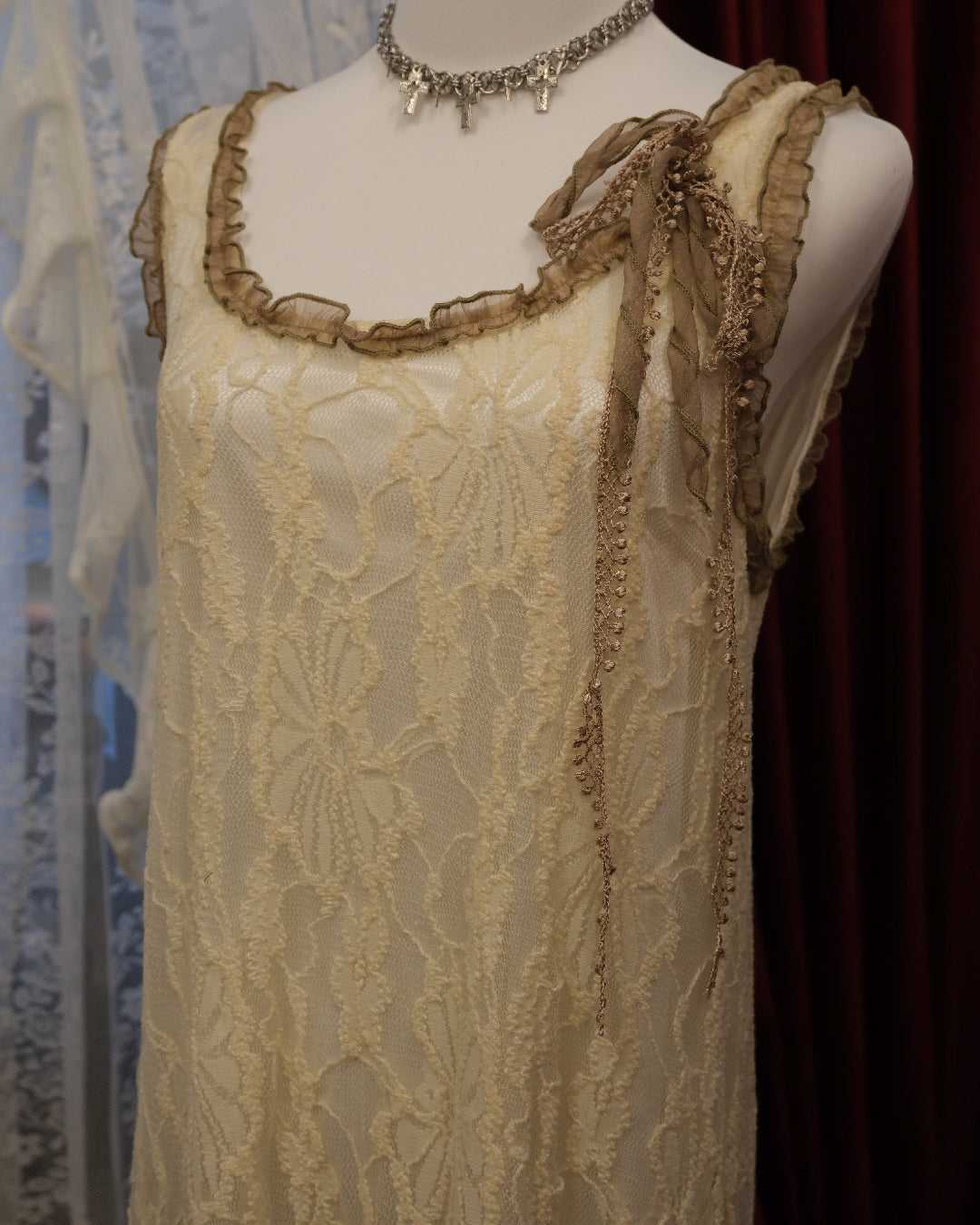 Creamy Bread Lace Dress