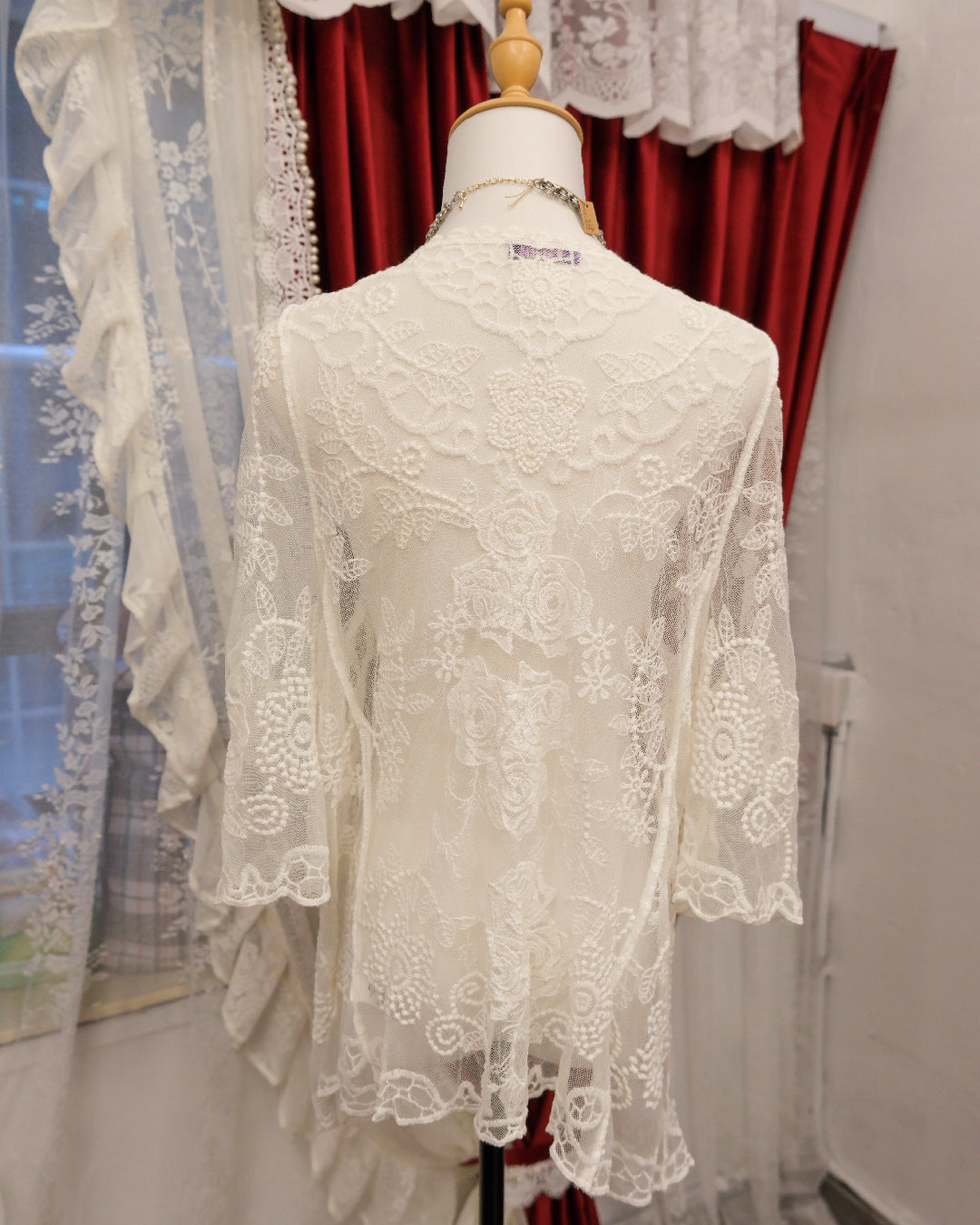 Axes Femme Lace Outer