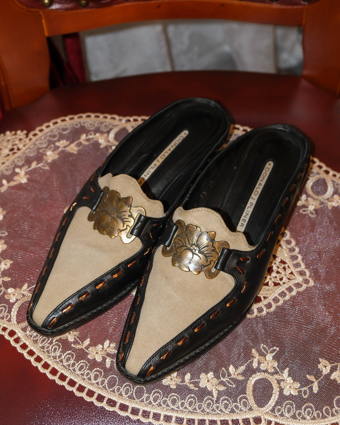 [Italy] Donald J. Pliner Flower Medallion Leather Handmade Mule Loafers