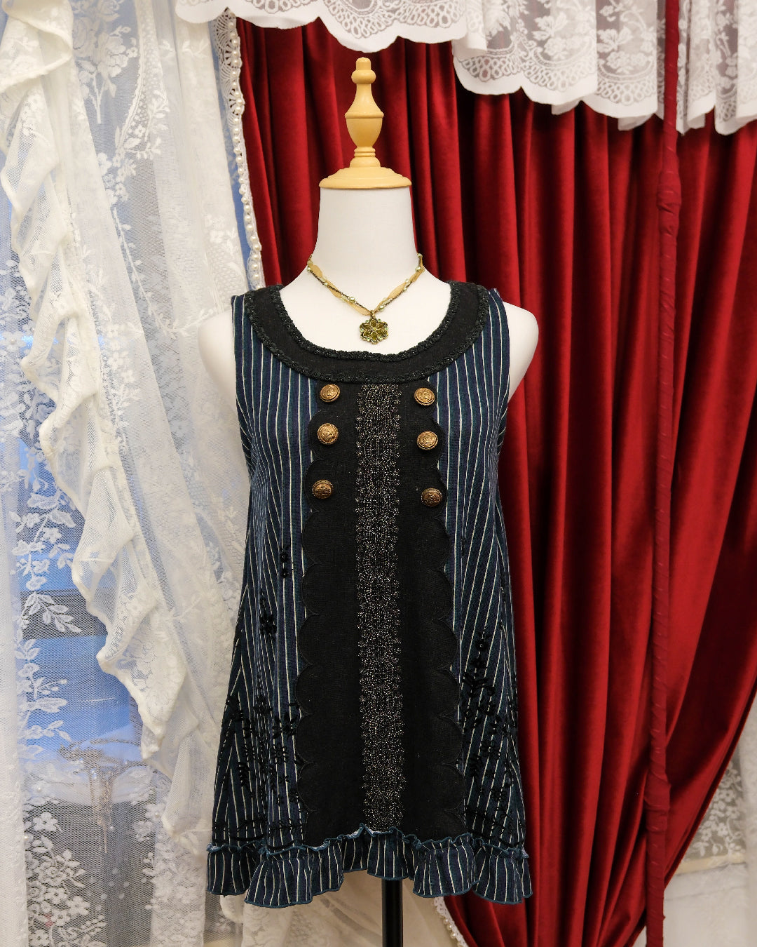 Axes Femme Military Button Top