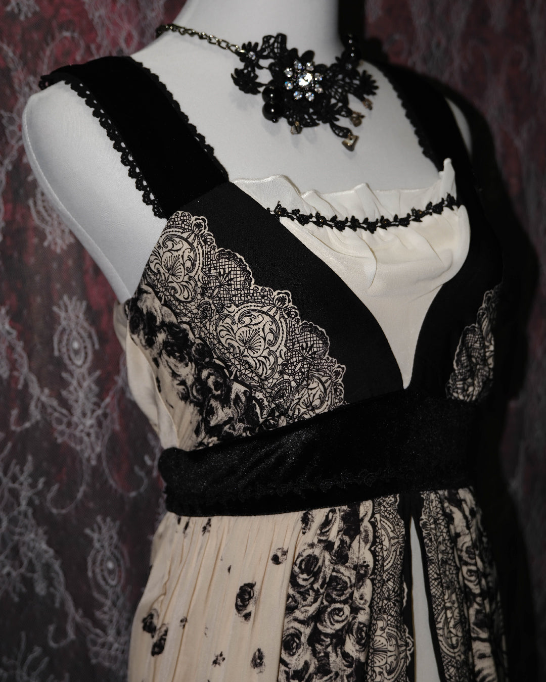 [Axes Femme] Gothic Queen Dress