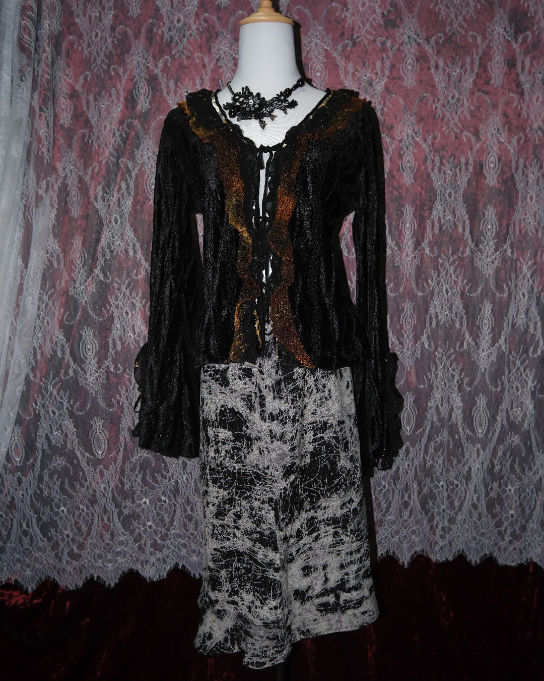 [USA] Golden Ruffle Velvet Outer