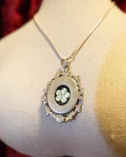 [France] Arctic Cameo Necklace