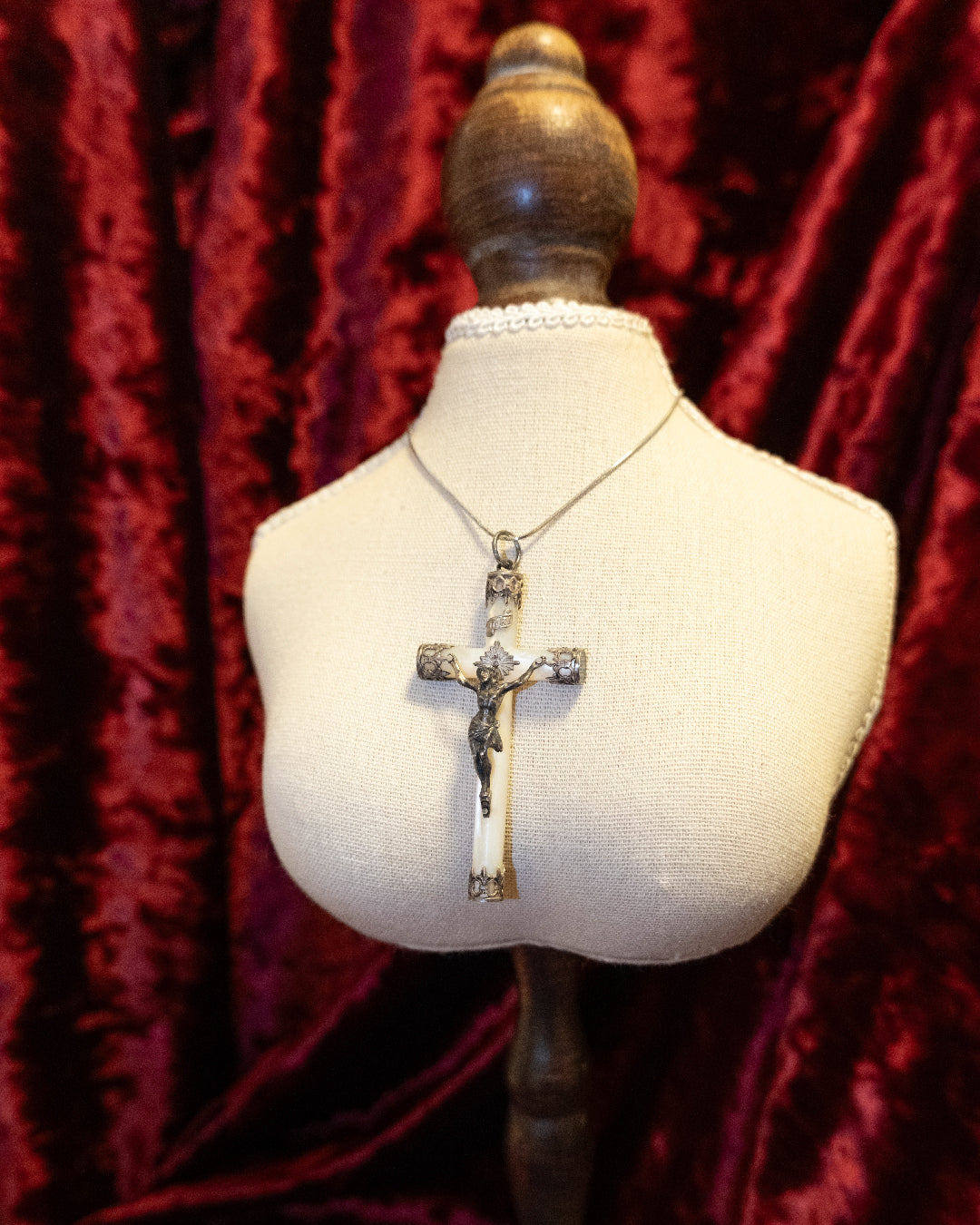 [France] Sliver & Pearl Crucific Pendent