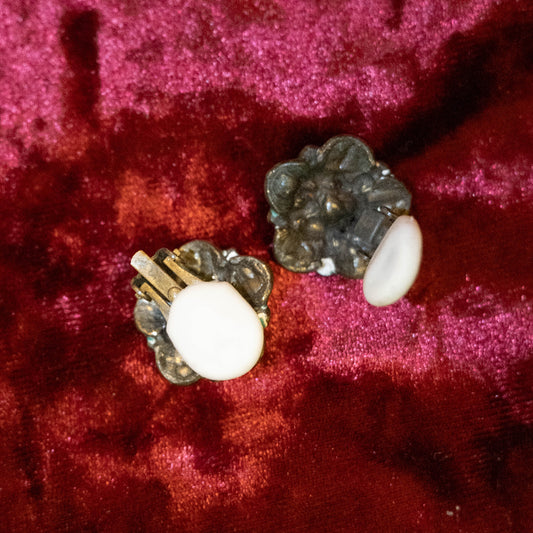 [France] Emerald Blossom Ear Clips