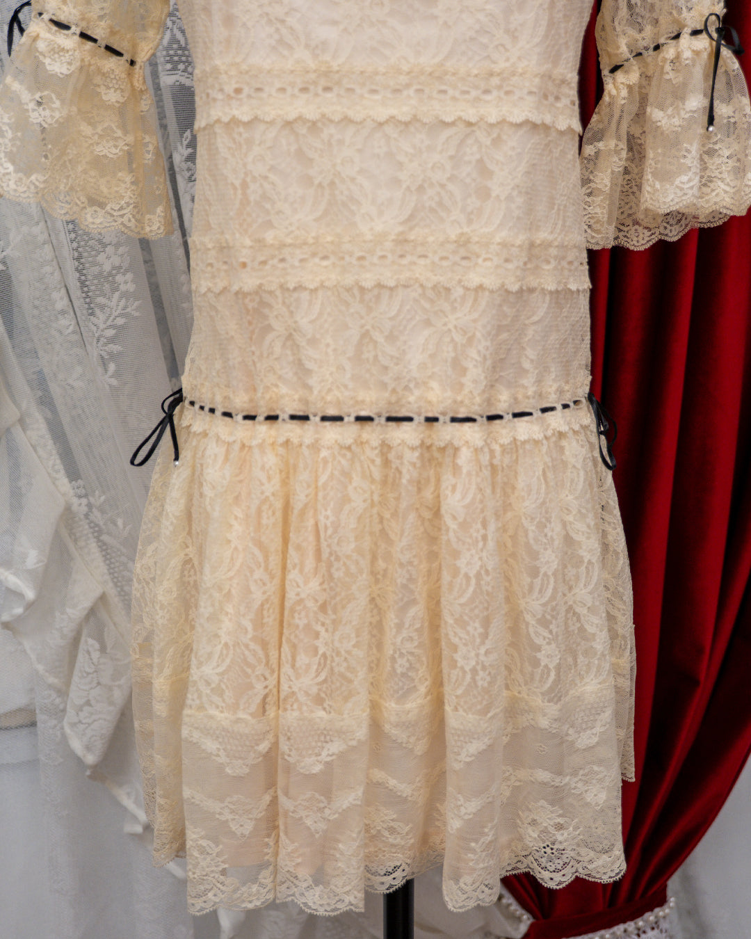 [Korea] Cream Lace One Piece