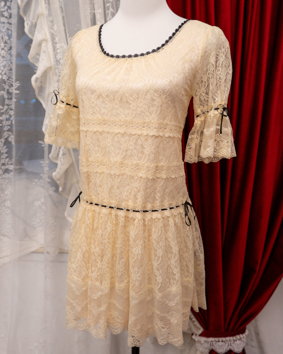 [Korea] Cream Lace One Piece