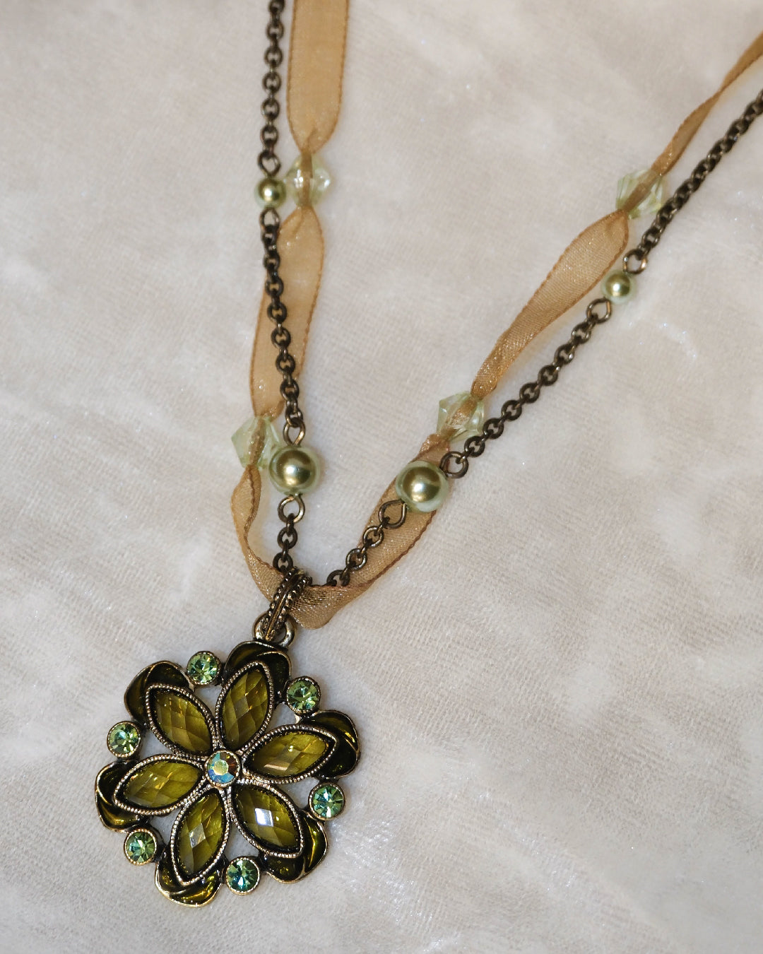 [USA] Mossy Ribbon Necklace