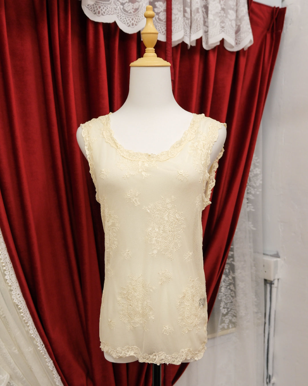 [Japan] Cream Lace Mesh Vest